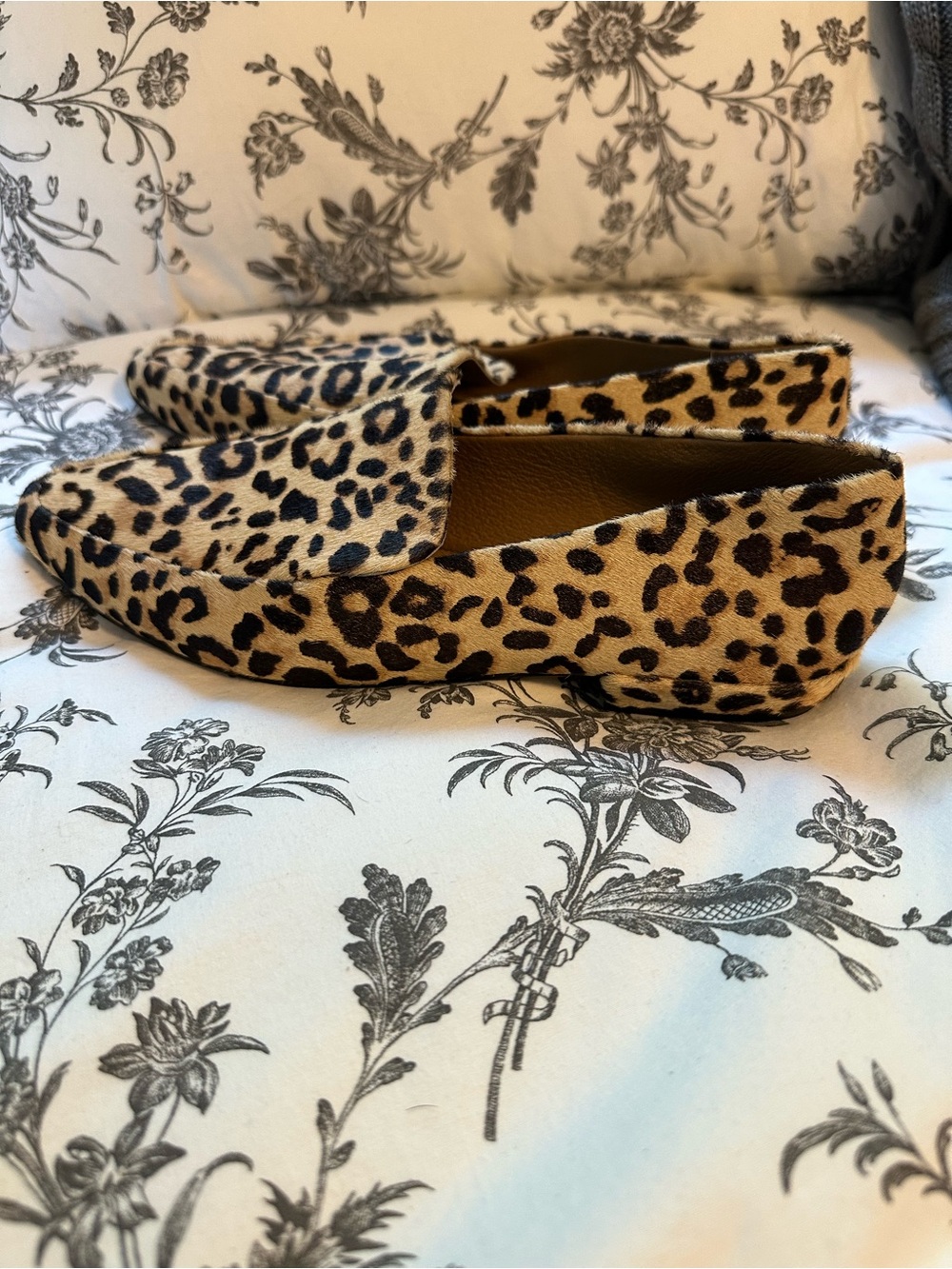 Steve Madden Steven Leopard Print genuine Calf Hair Loafers Flats Size 7.5 - Picture 2 of 6